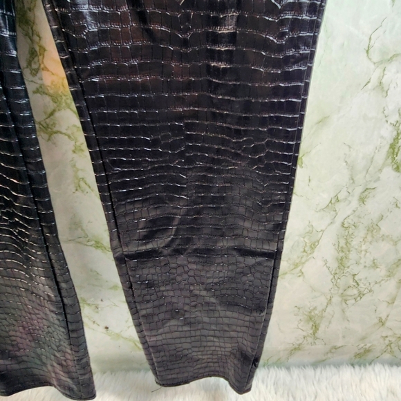 MISSGUIDED Black Reptile Patterned Polyurethene Skinny Pants - Picture 5 of 12